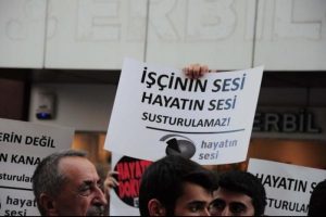 Kapatılan televizyonun &ccedil;alışanlarından basın a&ccedil;ıklaması
