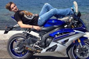 Yeşil&ccedil;am oyuncusu , kaza yapan motosikletli gencin &uuml;zerinden ge&ccedil;miş