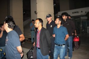 14 polise FET&Ouml;'den tutuklama