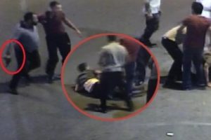Taksicilerin bı&ccedil;aklı silahlı kavgası kamerada