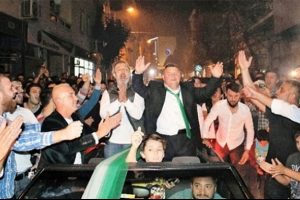 Bursasporlu taraftarlar amigo Turhan için doğum günü kutlaması yaptı