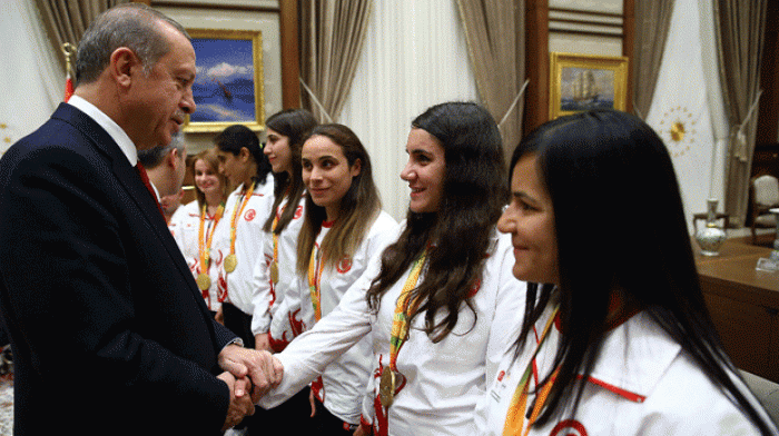 Erdoğan, Rio 2016 Paralimpik Olimpiyatları'nda madalya alan sporcuları kabul etti