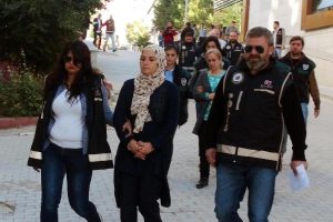 Karako&ccedil;an Belediyesi'nin DBP'li Eşbaşkanları tutuklandı