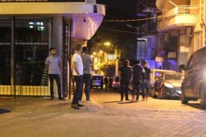 Silah sesleri vatandaşları sokağa d&ouml;kt&uuml;