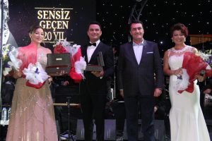 Zeki M&uuml;ren Bursa'da şarkılarıyla anıldı