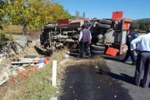 Bursa'da itfaiye aracı devrildi: 1 yaralı