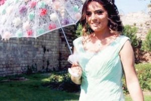Gelinlik provasında kansere yakalandığını &ouml;ğrendi