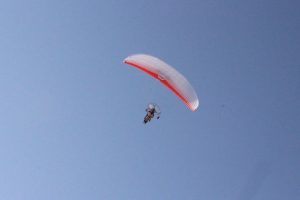 Bursa'da paramotoru kendisi imal etti, şimdi kuşlar gibi u&ccedil;uyor...