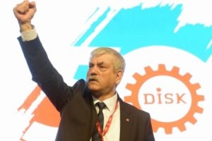 DİSK Başkanı Kani Beko: Laiklik ilkesini &ccedil;iğneyerek devleti cemaate teslim ederseniz, olacağı budur