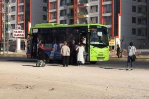 Otob&uuml;s şof&ouml;rleri kontak kapattı, vatandaş yolda kaldı