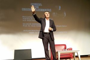 &Ouml;ztahtalı Bursa'da: "Okumayı yanlış &ouml;ğretiyoruz"