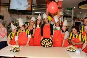 &Uuml;nl&uuml;ler pasta yaptı, futbolcular satın aldı