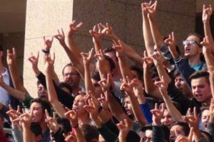 &Ccedil;akıroğlu davasında adliye &ouml;n&uuml;nde slogan uyarısı