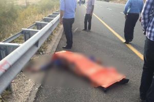 Aracından indi, otomobilin altında can verdi