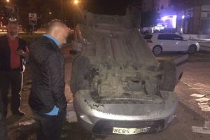 Bursa'da ara&ccedil; takla attı, itfaiye kurtardı