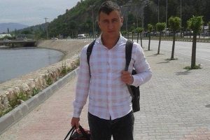 Bursa'da k&ouml;pek y&uuml;z&uuml;nden 2 kişinin yaralandığı kavgada tahliye