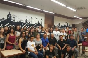 Bursalı lise &ouml;ğrencilerinden Avrupa turu