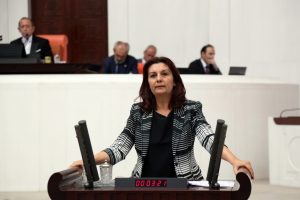 "M&uuml;lakatlar, eğitimcilerin atamasını siyasileştirir"