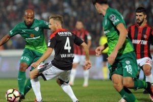 S&uuml;per Lig'de yabancı oyuncu sayısı, T&uuml;rk oyuncularla eşit!