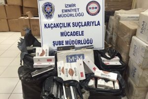 İzmir'de 43 bin TL'lik ka&ccedil;ak sigara ele ge&ccedil;irildi