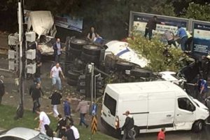 İstanbul'da korkun&ccedil; kaza: &Ouml;l&uuml; ve yaralılar var