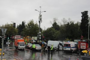 İstanbul Sarıyer'deki kaza sonrası trafik durdu
