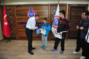 Başkan &Ccedil;ağlayan Bursalı şampiyonları ağırladı