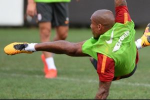 Galatasaray'da Nigel de Jong, kadroda yer almak istiyor
