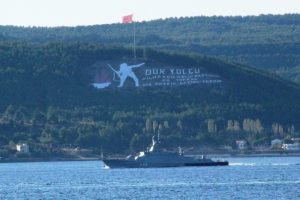 Rus savaş gemisi &Ccedil;anakkale Boğazı'ndan ge&ccedil;ti