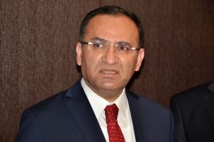 Adalet Bakanı Bekir Bozdağ : "Kılı&ccedil;daroğlu bu haberleri bir g&uuml;n izlesin"