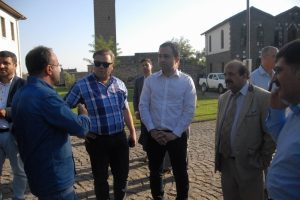 İngiliz parlamenterler Sur'u gezdi