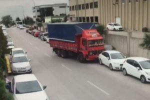 Bursa'da direksiyon başında kalp krizi ge&ccedil;iren kamyon şof&ouml;r&uuml; &ouml;ld&uuml;