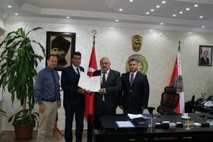 Başbakan Yıldırım'dan kahraman polise s&uuml;rpriz