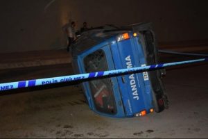 Askeri personel aracı kaza yaptı: 5 yaralı