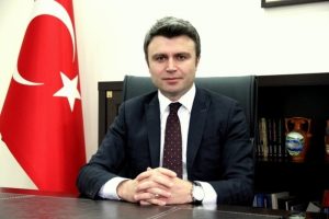 Hem kaymakam hem kayyum oldu
