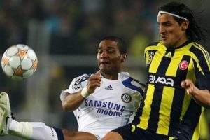 Eski Fenerbah&ccedil;eli futbolcu bı&ccedil;aklandı!