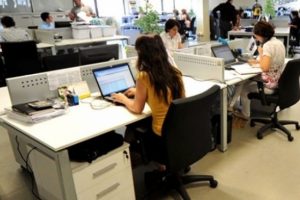 '&Ouml;zel sekt&ouml;rde maaşlar 2017'de y&uuml;zde 9 artacak'