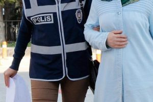 FET&Ouml; ablası camdan ka&ccedil;arken yakalandı
