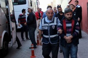 FET&Ouml;'den g&ouml;zaltına alınan 18 kişi adliyeye sevk edildi