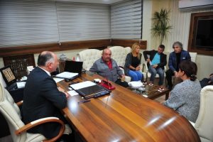Bursa'daki "Deliysem Deliyim De" filmi ekibinden &Ccedil;ağlayan'a ziyaret