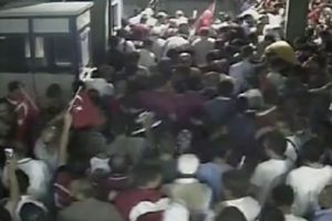 &Ccedil;ılgın T&uuml;rkler 15 Temmuz'da şehit olmaya trenlerle gitti