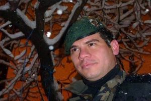 Şehit fotoğrafının buruşturulup atıldığı iddiası okulu karıştırdı
