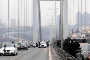 Boğaz k&ouml;pr&uuml;s&uuml;nde intihar girişimi!