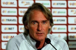 Riekerink'den gen&ccedil; futbolculara mesaj