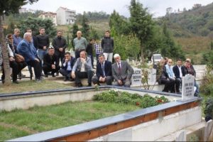 Kenan İskender, vefatının 1'inci yıl d&ouml;n&uuml;m&uuml;nde kabri başında anıldı