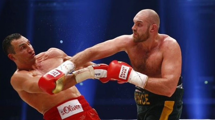 "Fury, boksu &ccedil;amurun i&ccedil;ine s&uuml;r&uuml;kledi"