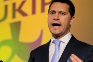 UKIP'li Avrupa Parlamentosu &uuml;yesi 'yumruklandıktan sonra' beyin kanaması ge&ccedil;irdi
