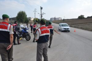 Bursa'da Jandarma okulların &ccedil;evresinde kuş u&ccedil;urtmuyor