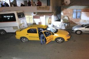 Tartıştıkları taksiciyi &ouml;ld&uuml;rd&uuml;ler