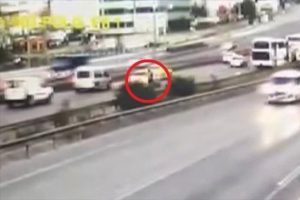 Lastiğini değiştirirken, canından oldu
